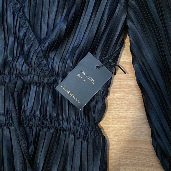 Top - Picture 2 of 2